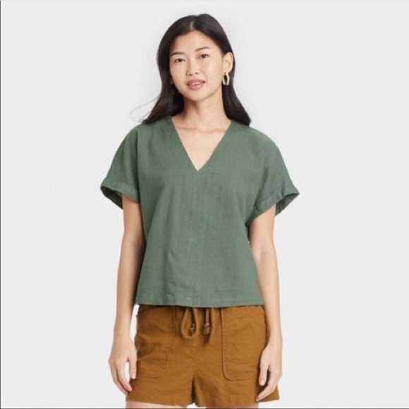 Universal Thread Medium Top Short Sleeve V-Neck Crop Blouse Olive Green Boxy - Picture 1 of 5